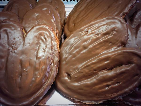 mazapanesdeblas's tweet photo. Por fin VIERNES! Que manera mejor de empezar el finde que dándose un capricho. Deliciosas! Corre que vuelan!! http://t.co/meacn51rKP