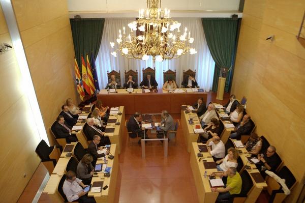 ARApolitica's tweet photo. Badalona, governada pel PP, ha donat suport al 9-N gràcies al vot favorable del PSC http://t.co/M57Kq5GXzf http://t.co/b4ZqG1cUwo