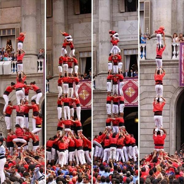 CdBCN's tweet photo. Els castells i pilar de la millor diada en els nostres 45 anys d'història. #Merce14 #CdB45Anys (Fotos:A.Goenaga) http://t.co/ANvfgupMNO