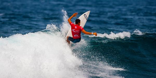 WSL_QS's tweet photo. The @Franitoprojr is back ON this morning in great waves !!  http://t.co/JhwLnp1MEs ! http://t.co/2jJ6yCobXq