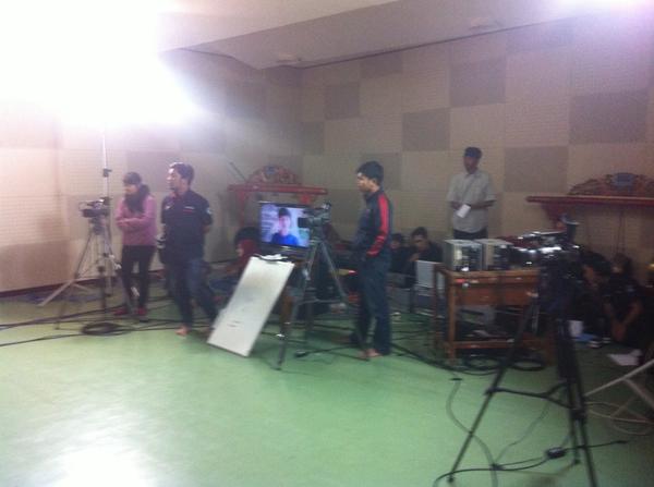 MateksMedia's tweet photo. Saat tegang di studio 1 radio #mateks10 http://t.co/7BrncYjp50