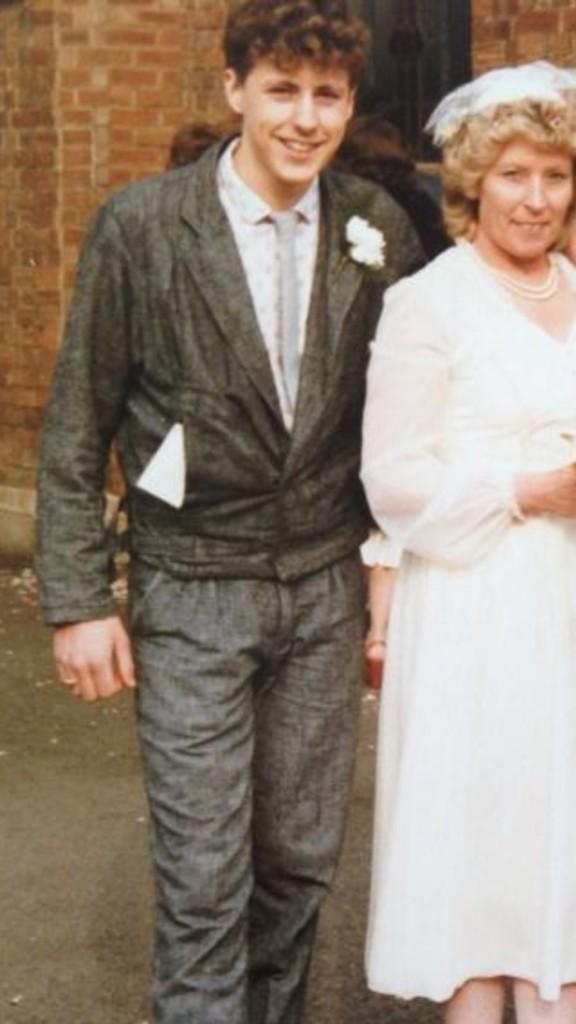jamiepeterbone's tweet photo. @GKnickers happy birthday father. Can see only one thing hasnt changed #bignose #FashionPolice http://t.co/7iIVHrY8Xo