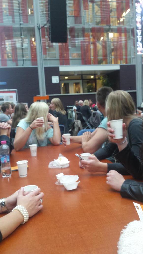 michelle038's tweet photo. Burendag op Deltion #BDFD http://t.co/ub12tUrMCe