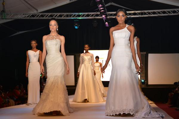 emagecube1's tweet photo. Spot @EkuEdewor  on the Runway of #nativeandvogue #phcity #Emagecube http://t.co/OwMhSGMbio