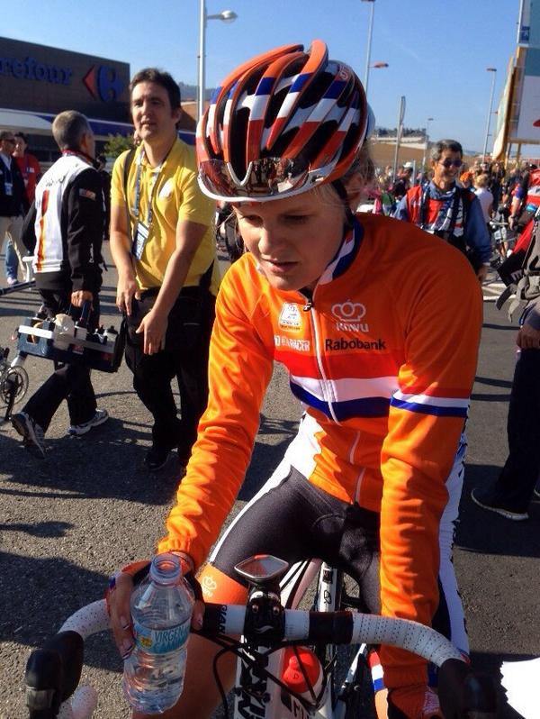 RT <a href="/KNWULiveWeg/">KNWU Live Weg</a>: Uitgeput na een geweldige koers <a href="/jeannekorevaar/">Jeanne Korevaar</a>  #hetkontakt
