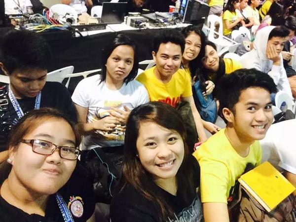 iamkeanoliver's tweet photo. #TechTutor6 A Seminar on how to take a good selfie and groupie haha joke ππ· http://t.co/0YcffFuv8x