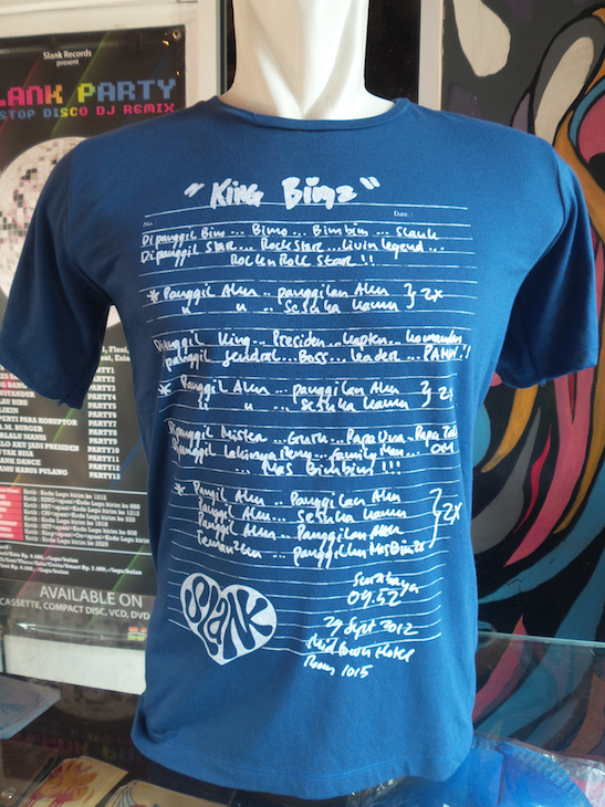 Cek warslank.com, kaos King Bim2x dengan salinan tulisan tangan Bim2x cc <a href="/veceha/">Bunda Iffet Sidharta</a>