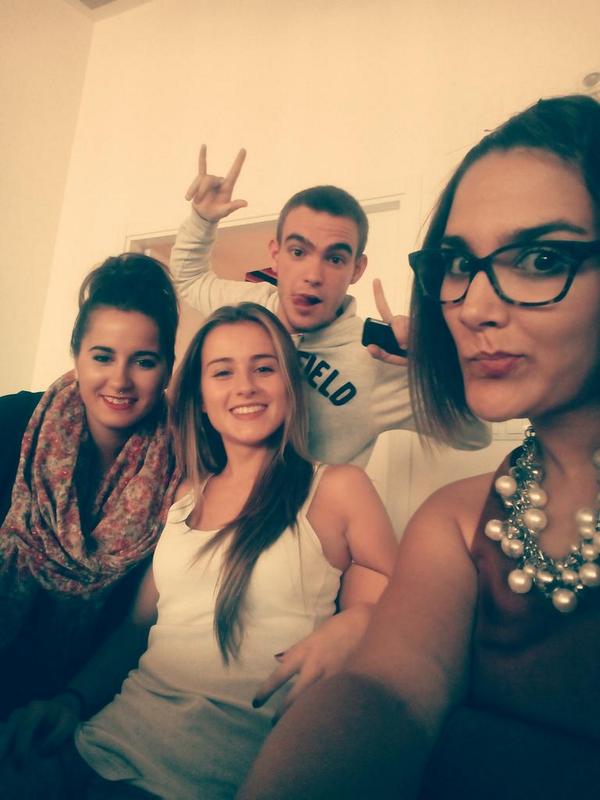 neryglez92's tweet photo. Productivas horas lectivas! @OmaraSestao_  @ZuriOlea @atripin http://t.co/8UUJmzU4QH