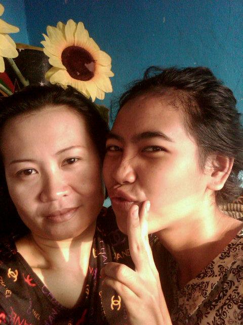 Hanipopice's tweet photo. Muka tante dah keliatan sakit ßĹö☺ô♏  ??? Ħàá=D  •• ћàá=D  •• ћàá=D http://t.co/HfLRJayDVw