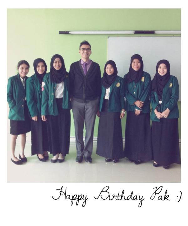 annisavrdn's tweet photo. @dianta Happy birthday pak dianta :) semoga semakin menjadi dosen kesayangan ekopers &amp; sehat selalu pak🙏 http://t.co/pmvTphyLun