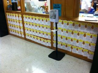MissRogersSE's tweet photo. So proud of our Little Hawks choosing to donate a chicken! Great job everyone! #magazinesales #donateachicken http://t.co/iZrOCBnW7d