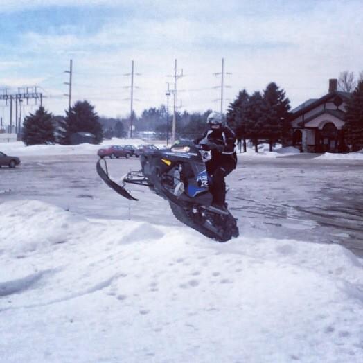dhartley97's tweet photo. can it snow already?! 😍😩💙 #sledrush #polaris #proR http://t.co/zn7GTho9Ai