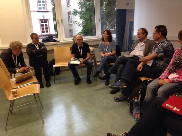 ChrisulaD's tweet image. Online-Kommunikations-Kompetenz für das #CoporateLearning nutzen. Session auf dem #clc14 von @onkomm