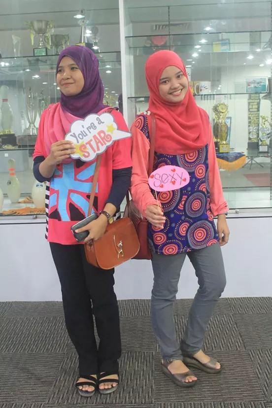 Ikhwanulshafiq's tweet photo. Photo of the day. Done bowling with @Srikandi_UTHM jyeahh. With @tieraidros @arifah_aqira haha. #FitUTHM #FitMalaysia http://t.co/E7wE1H1owB