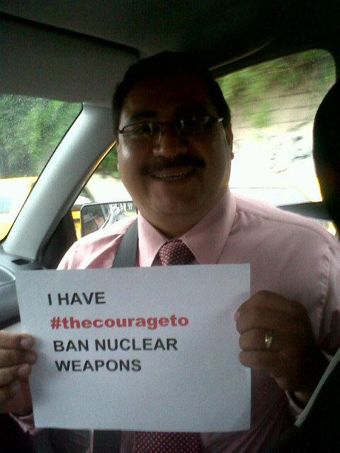 Sobrevivientes's tweet photo. @jmartinez1289 tiene #thecourageto prohibir las armas nucleares @SinNucleares @nuclearban http://t.co/lEpQugaEbc
