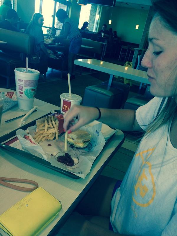 pankies_'s tweet photo. "I got a breakfast sandwich and fries. It's brunch." http://t.co/FIYbYSsmlV