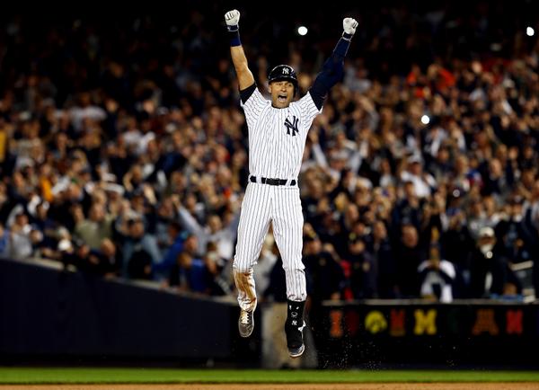 cbcsports's tweet image. #Yankees Derek Jeter hits a walk-off single in his final game at Yankee Stadium #2RESPECT #MLB cbc.sh/oeZuUpQ