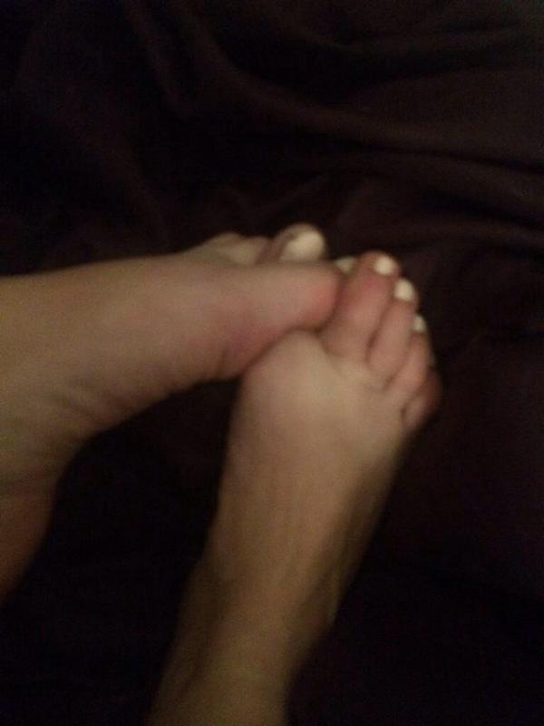 feetworld4563's tweet photo. #ToeCuddle #feet #toes #pedi #feetcam #feetfact #Feets #Feetlicker http://t.co/aVrHUckqX4
