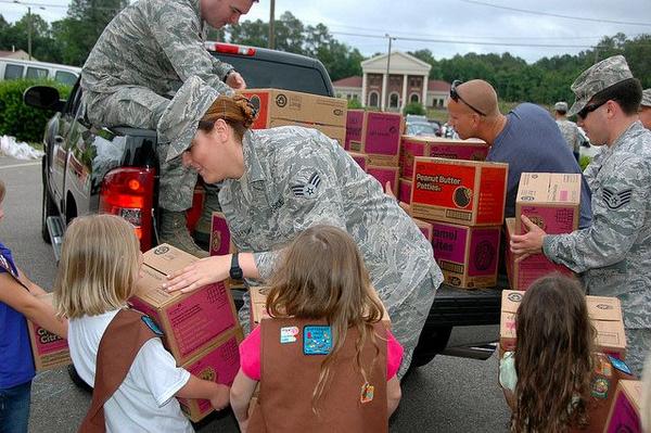 BaseAO's tweet image. Thanks to the @girlscouts for donating cookies for our deployed service members!