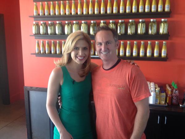 bubuDenver's tweet photo. Meaghan Mooney of FOX Denver checking out @Sunnysideburger with Chef Troy http://t.co/myBjtV2pHO