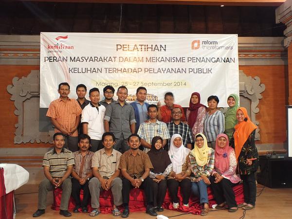 Madewa_Mlg's tweet photo. peserta foto bersama untuk menutup acara pelatihan smoga pelayanan publik di kab malang lebih baik #madewaRBkemitraan http://t.co/EGvCv8JPhV