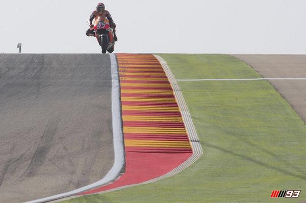 marcmarquez93's tweet photo. 1st practice! 😁 http://t.co/8v4vF7fv89