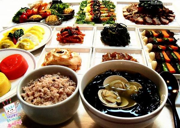 CribsRPLife's tweet photo. #cconfession to: @YooAhra_hstar ♡// #BambiAraDay Birthday should start with good meals right? Hoho Frm: 정하나 http://t.co/ZR5cHcdjfk