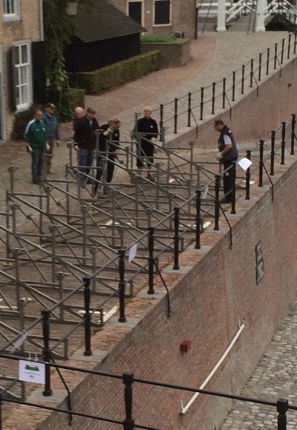 Ze staan aan de haven: de tribunes! Met dank aan diverse vrijwilligers.