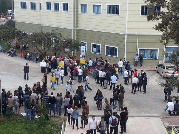 uniaksamsun's tweet photo. 4 gün boyunca Üniak Samsun olarak İHH Standını solculara karşı koruduk. Katılan tüm arkadaşlara teşekkür ederiz. http://t.co/CmdOvEsgZ6