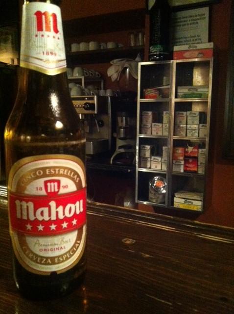 MaPuenting's tweet photo. #bluespiritmahouistas  Bares, qué lugares tan gratos para conversar...no hay como el calor del amor en un bar!! http://t.co/ghnJOwAPsX
