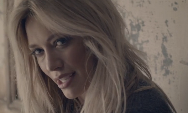 HilaryDuff's tweet photo. “@VH1Music: We're OBSESSED with @HilaryDuff's new video! http://t.co/KiAYCigfne 😻 http://t.co/xHKzMDJFzY” yas!! Thank youuuu 😘