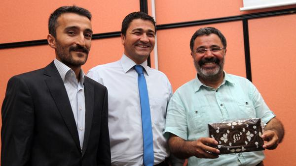 GAÜN Haber Merkezi:
GAÜN’lü Gençler Yazar Ahmet Ümit İle Buluştu
gul6.bim.gantep.edu.tr/~habermerkezi/…