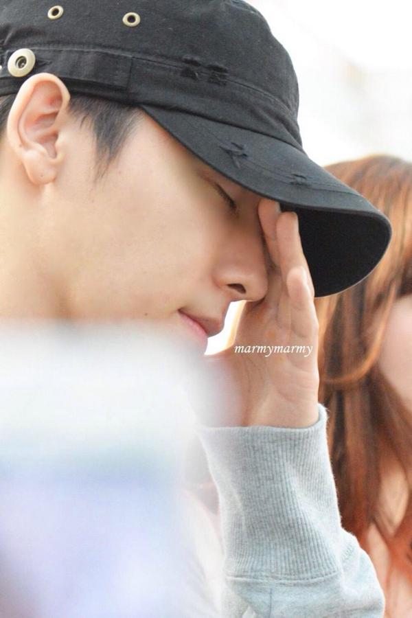 LoverHolicGirL's tweet photo. RT @liveloveunhae: When your friend says something dumb in front of your crush and you're just- http://t.co/gTplDn3E2L