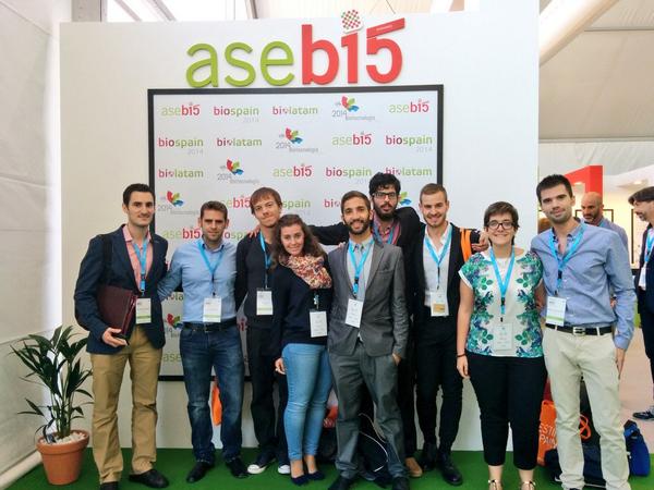maberalv's tweet photo. Algunos miembros de @FEBiotec en la feria #Biospain2014. ¡Haciendo crecer la biotecnología! http://t.co/jkmUKgGlBe
