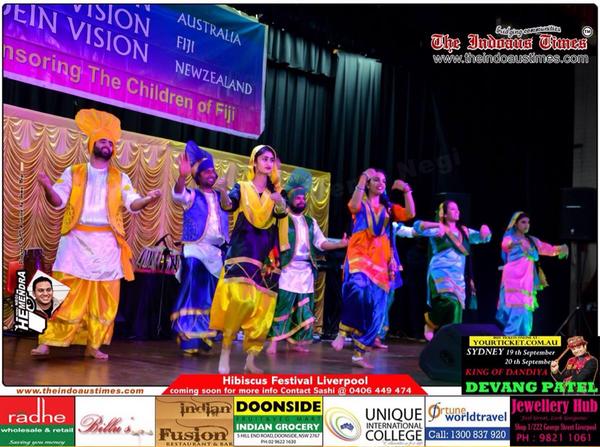 UmleshK's tweet photo. #Fullhouse#greatcause#greatentertainment@diabddiab@GreenDragonFell @adzy_Y85@southernswmagic@MMCultureDragon http://t.co/mUAaij6Ddx