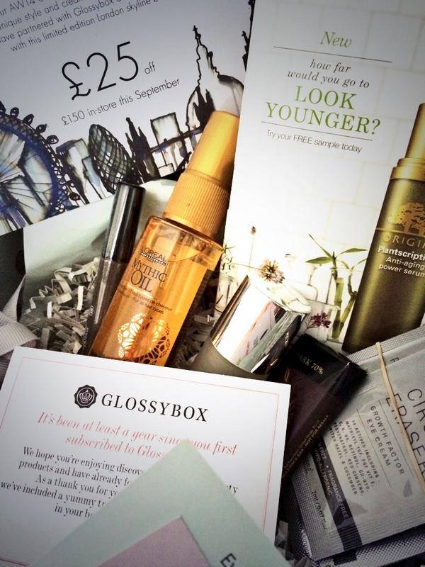 MakeupbyMikey's tweet image. Loving this months @GlossyboxUK !! Especially #MoreBrows from @ModelCo !! 💅💄💋 #glossybox