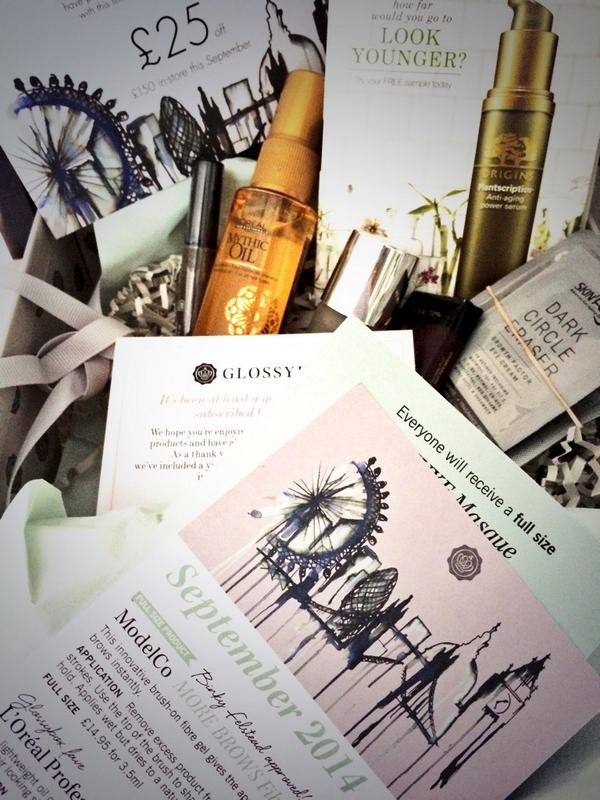 MakeupbyMikey's tweet image. Loving this months @GlossyboxUK !! Especially #MoreBrows from @ModelCo !! 💅💄💋 #glossybox