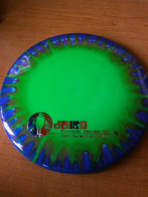 AikoAdam's tweet photo. Today's #discporn courtesy of @DiscraftDG JBird dyed ESP Meteor with flag foil stamp #discgolf http://t.co/dLlndAqUHR