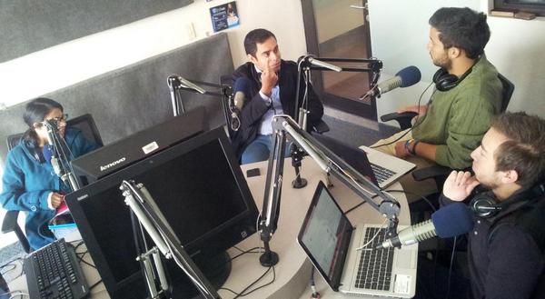 emisorapoli's tweet photo. En #LaSala Felipe Paredes vicepresidente Fundación Unidos por las #FuerzasMilitares y #Policía http://t.co/LqIpIZ1Q8u http://t.co/GZzvOhAg1k