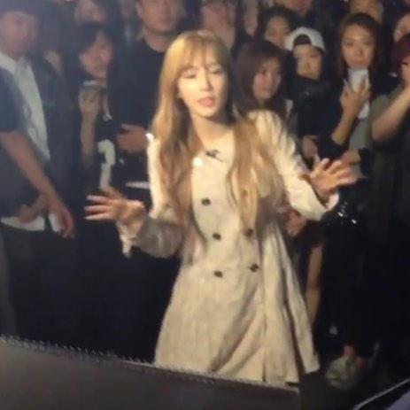 [PIC][26-09-2014]TaeTiSeo ghi hình cho chương trình “Guerilla Date” vào tối nay BydbN7pCEAA-Hue