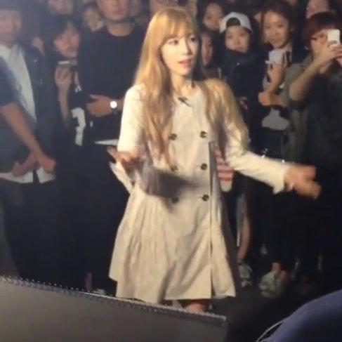 [PIC][26-09-2014]TaeTiSeo ghi hình cho chương trình “Guerilla Date” vào tối nay BydbN7pCIAAGFup