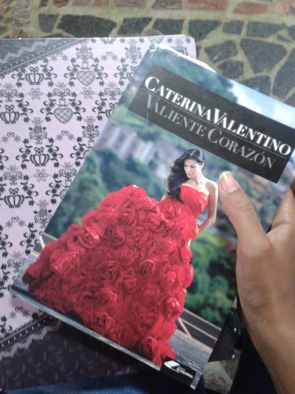 emi_mar20's tweet photo. @CATERINAV  mis horas libres d universidad leyendo tu interesante historia ... me proyecto mientras lo leo http://t.co/evbhvUn62g