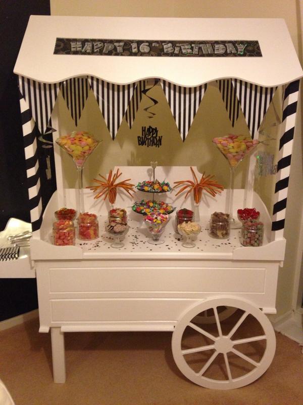 Candy2GoUK's tweet photo. Black and white themed 16th birthday Cart!#candycarts #mysweet16 http://t.co/edl9mHvvZQ