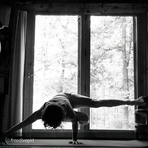 A morning #mantra by @freedivegirl 'I am growing both roots and wings' 'I am growing both roots and wings' 
#yogis