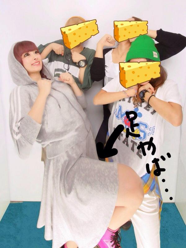 きゃりーぱみゅぱみゅがプリクラに 足太すぎ 足細くなるんじゃないのかい とツッコミ ライブドアニュース きゃりーぱみゅぱみゅがプリクラに 足太すぎ 足細くなるんじゃないのかい とツッコミ ライブドアニュース