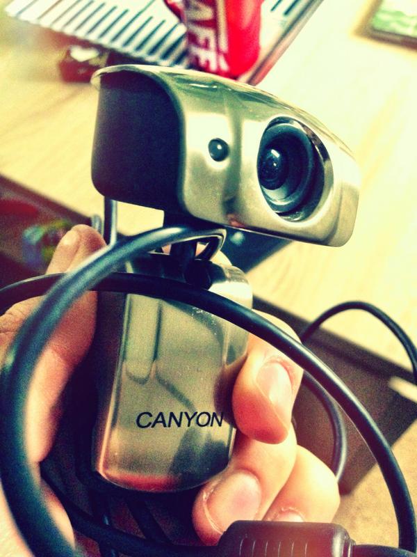 SinCrni's tweet image. Ova web camera je tako #robotstyle
