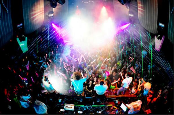 FiestasUgr's tweet photo. Vas a estar aqui el 10 de octubre? DULCE BEACH prepara la Fiesta mas loca de todas. NO TE LA PIERDAS. http://t.co/PxCy6kaDm3