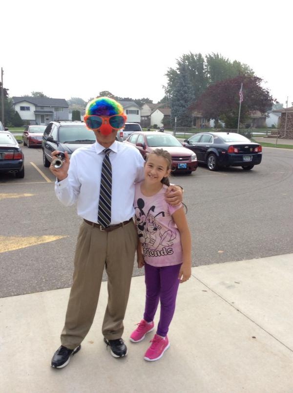 KrisRiffe's tweet photo. Mark Twain Walk-A-Thon #Fraserschools http://t.co/R0GQmAR01w