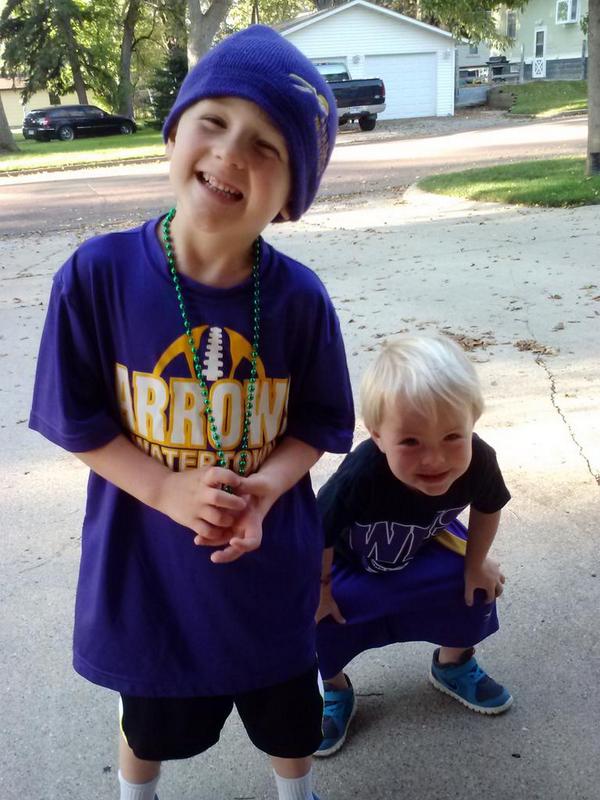 jazzyjosh_jerry's tweet photo. These two are ready, are you? #KiYi2014 #arrowpride #futurearrows http://t.co/5i7DdSLJHW