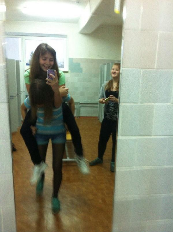 GernLera's tweet photo. Это мы в 8 утра на физ-ре http://t.co/ZADfSLwPEo